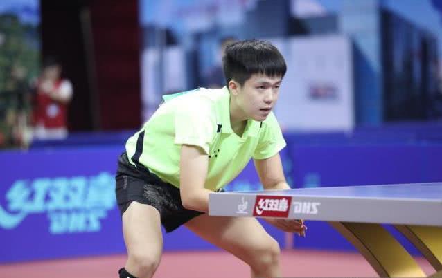 仅触球三次 仅触球三次